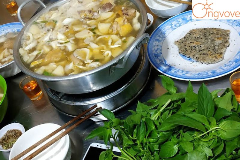 Lẩu gà lá é Đà Lạt – quán Hội Ngộ