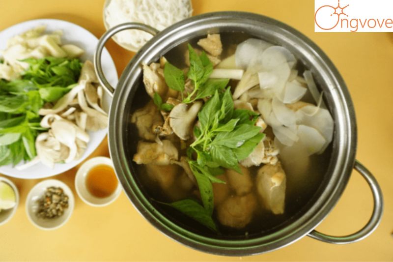 Lẩu gà lá é số 1 Trần Quý Cáp Đà Lạt