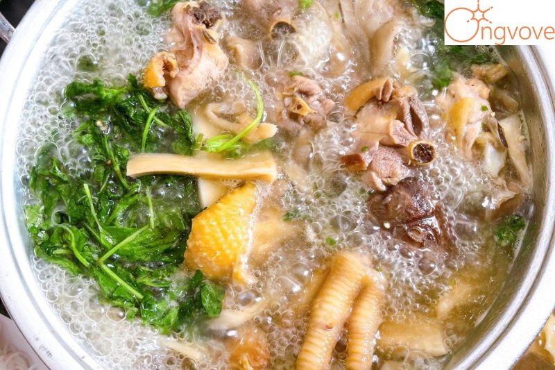 Quán lẩu gà lá é chuẩn vị Phú Yên
