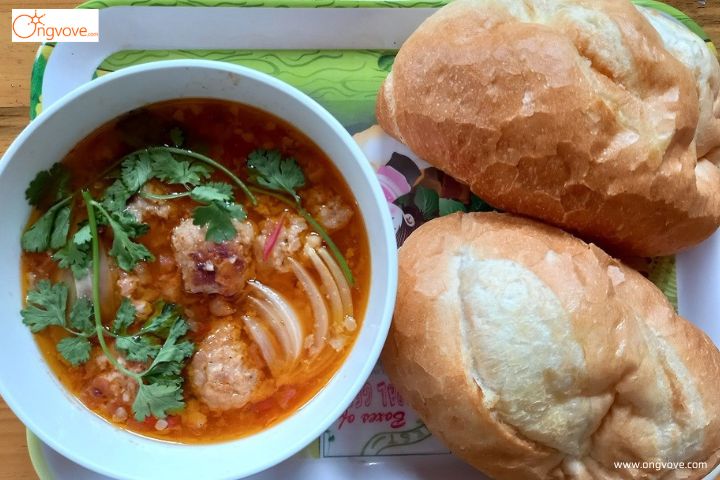 Bánh mì xíu mại Đà Lạt là gì