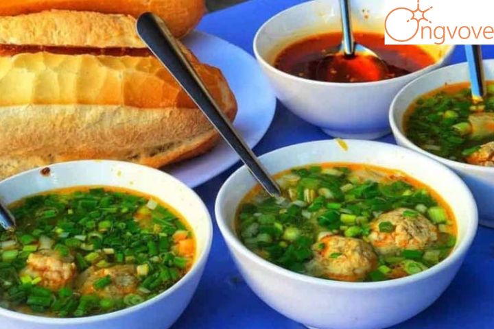 Bánh mì xíu mại nổi tiếng Đà Lạt – Memory số 24 Hùng Vương