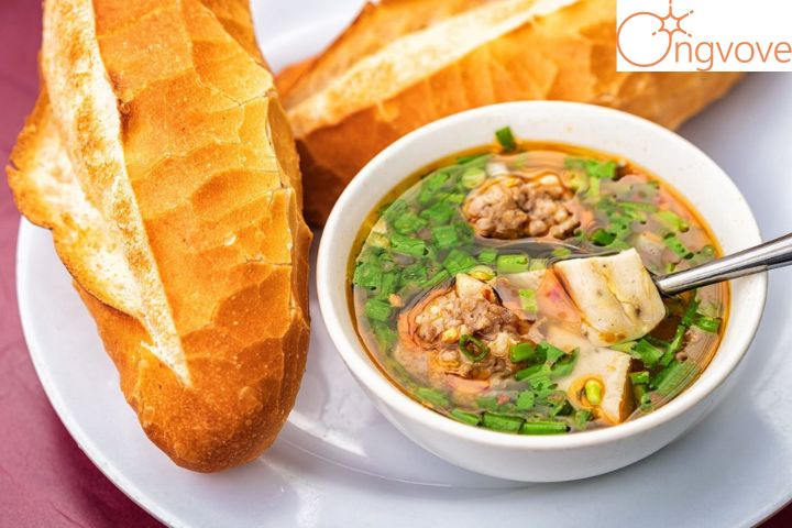 Quán Cô Hồng – chuẩn vị bánh mì xíu mại Đà Lạt