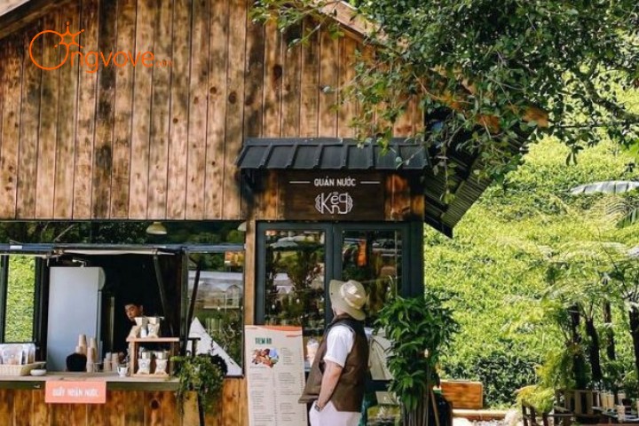 Tạo dáng cùng chiếc cầu gỗ xinh xinh Cà phê Glamping Thôn Lũng