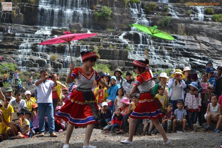 Tham gia các lễ hội tại khu du lịch