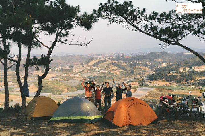 Cắm trại ở đồi Thiên Phúc Đức