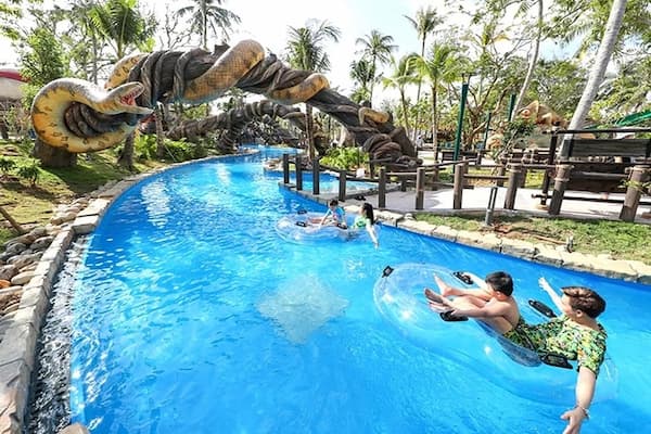 dong-song-luoi-Aquatopia-Water-Park