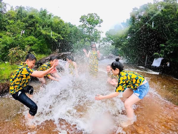 tour du lịch Suối Đá Bàn