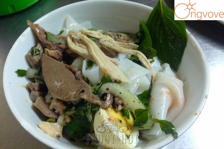 Quán bánh ướt lòng gà – 70 Phan Đình Phùng