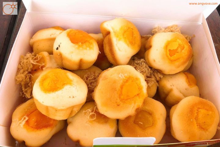Bánh bông lan trứng muối