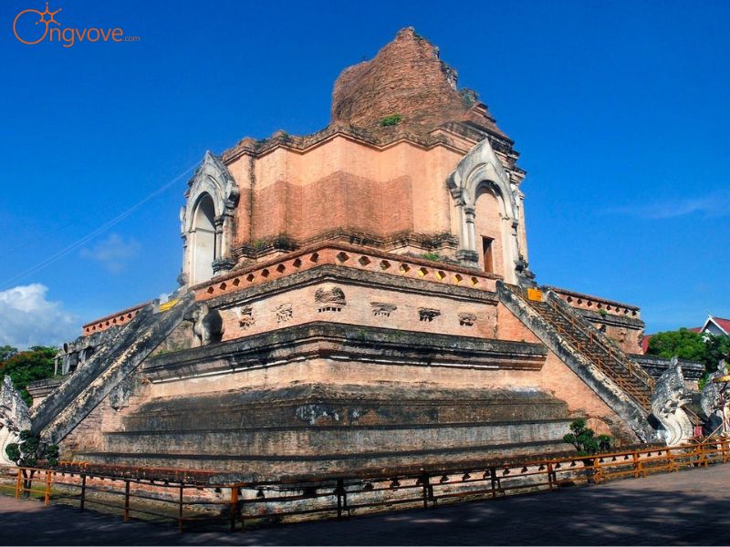 chùa Wat Chedi Luang ở Chiang Mai Thái Lan