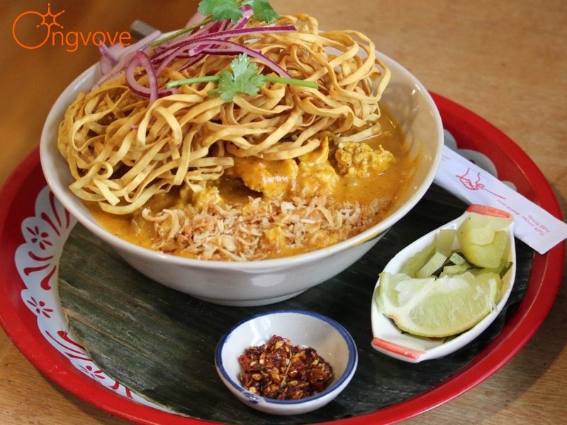 Biến tấu món Khao Soi Cà Ri Gà độc đáo