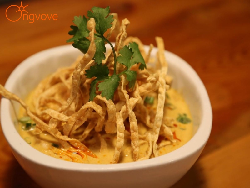 Khao Soi Cà Ri Gà kết hợp với món ăn nào ngon